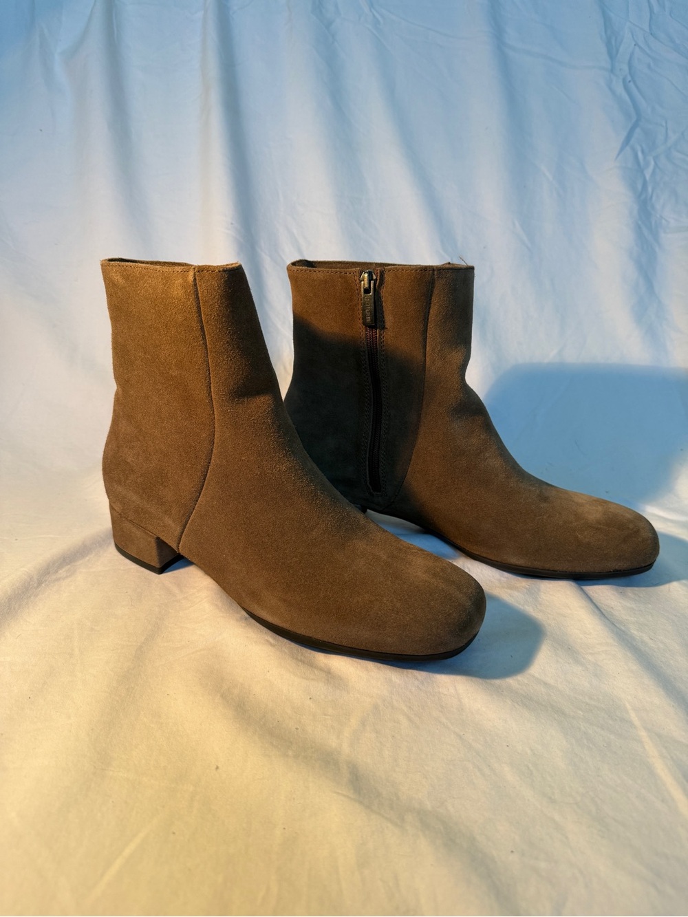 La CANADIENNE-Tan  Suede Ankle Booties with Low Block Heel NWT Size 8